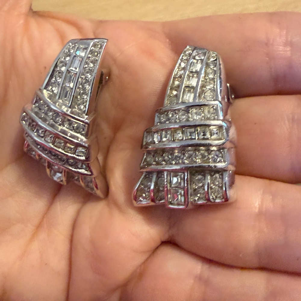 Christian Dior Vintage Art Deco Silver Tone Rhinestone Tiered Clip On Earrings - Picture 3 of 5